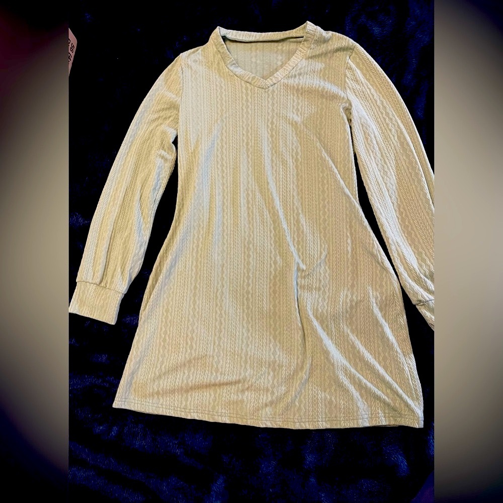 NWOT* Stylish Light Green Textured Women’s Sweater Dress (bin B)
